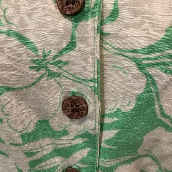 Caribbean Joe Floral Green/white Sleeveless button up tie front top with collar - Picture 3 of 10